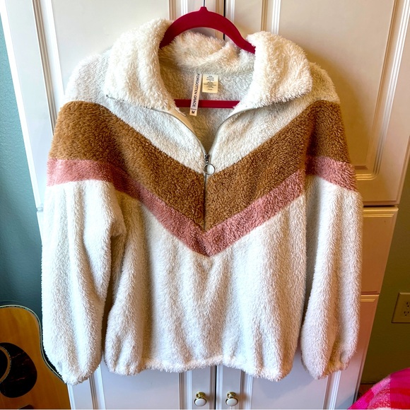 Color Blocked Fuzzy Saeatshirt - Picture 1 of 5